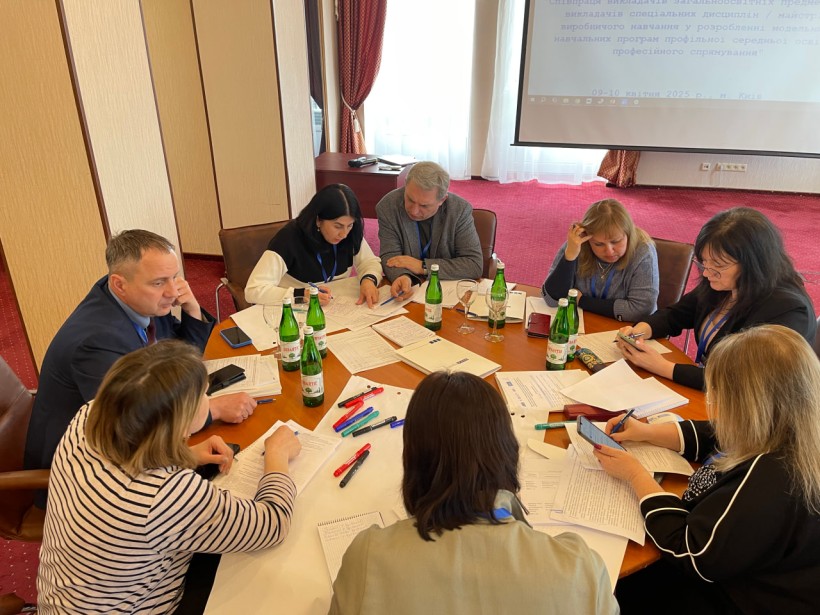 Освітяни спільно працюють над модельними навчальними програмами для реалізації профільної середньої освіти професійного спрямування